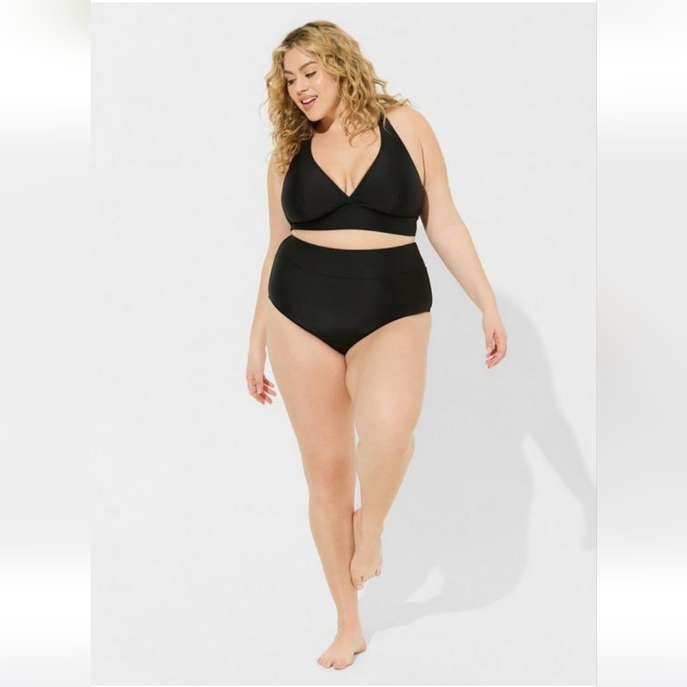 NWT Torrid Wireless Triangle Bikini Top Black - Picture 3 of 9